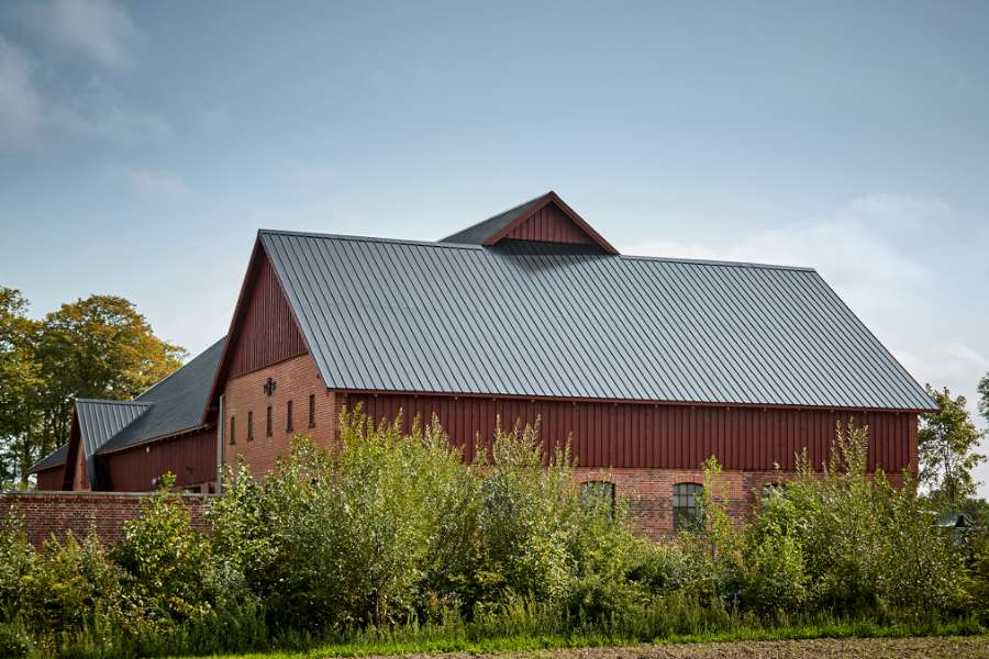 Historische Scheune in Knuthenborg Safaripark verkleidet mit Stahlblechen, Knuthenborg Allé 2, 4930 Maribo